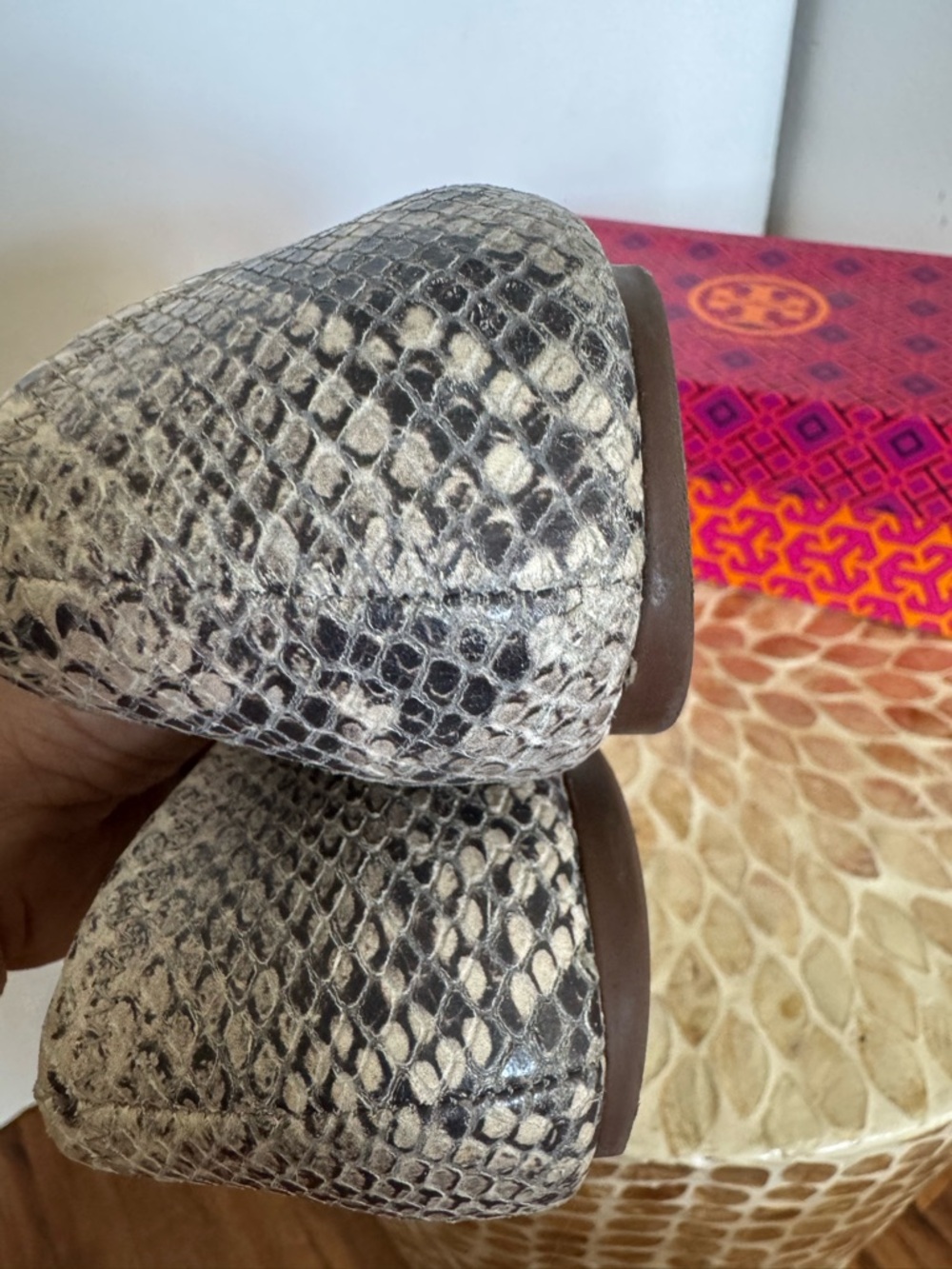 Tory Burch Reva Natural Gray Snakeskin Leather Logo Ballet Flats size 8 - Picture 10 of 10